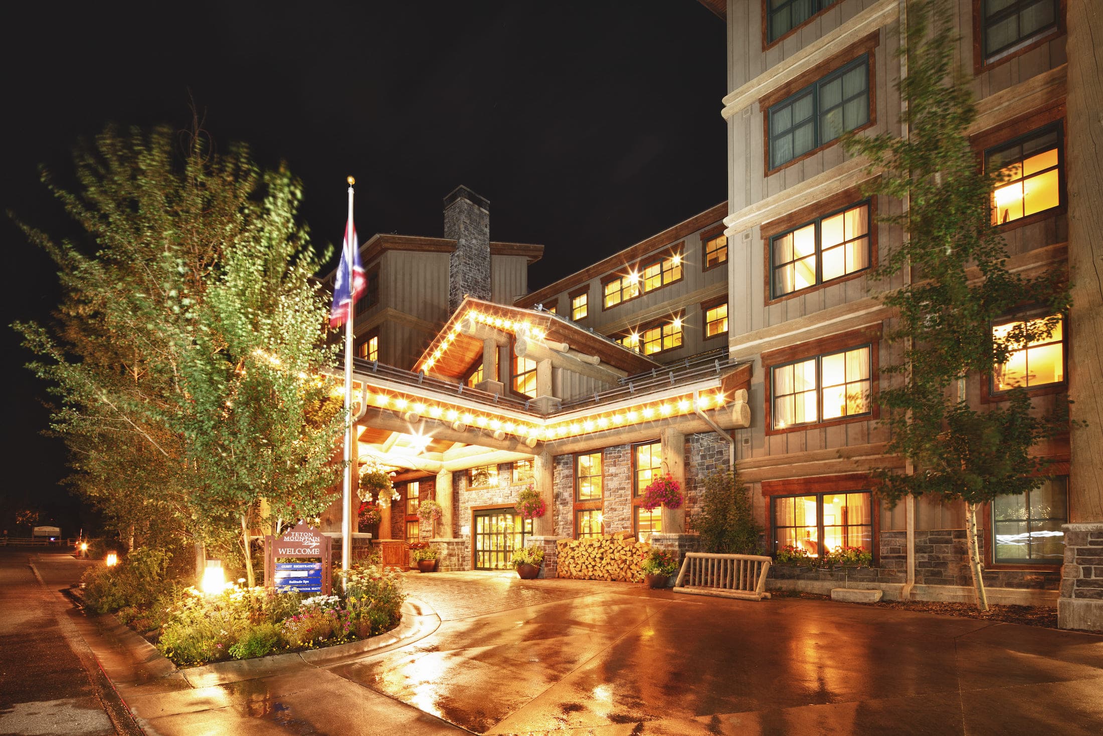 A photo of the Tetons Mountain Lodge at night