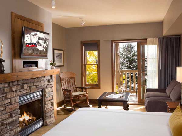 King bed guestroom in Jackson Hole, WY