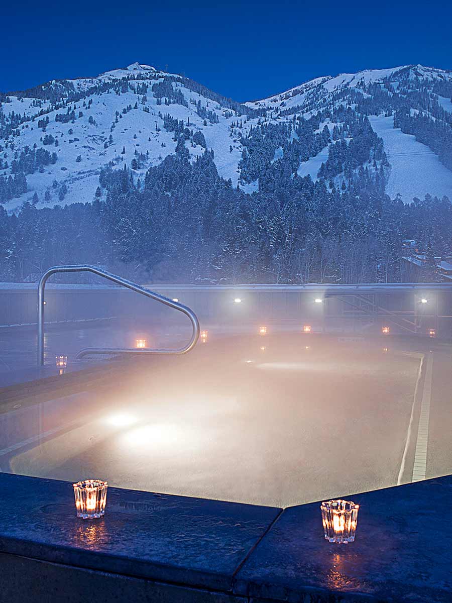 Rooftop hot tub at Teton Mountain Lodge.